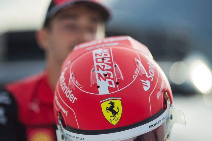 Casco de Charles Leclerc, Ferrari 