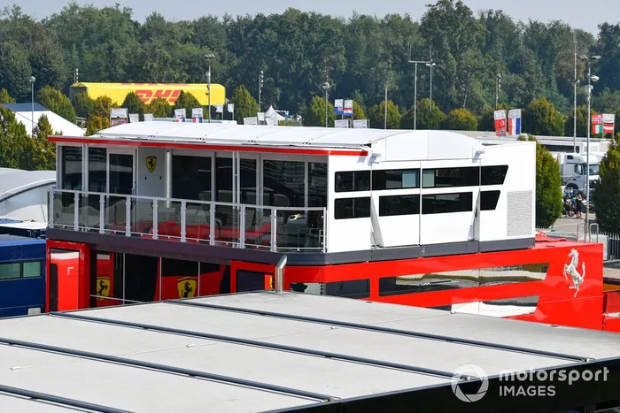 Motorhome de Ferrari F1 en Monza