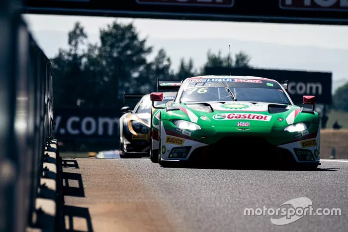 #76 R - Motorsport Aston Martin Vantage AMR GT3: Jake Dennis, Rick Kelly, Scott Dixon