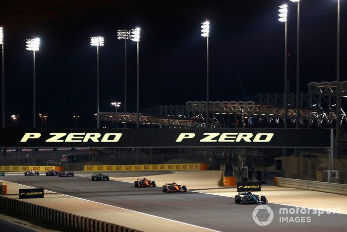 Fernando Alonso, Aston Martin AMR24, Lando Norris, McLaren MCL38, Oscar Piastri