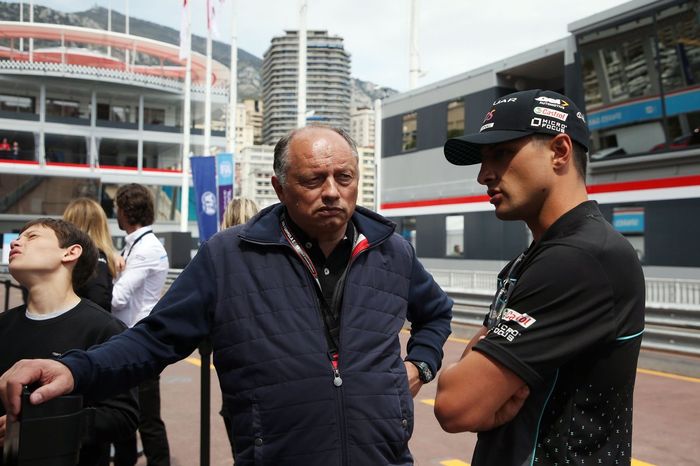 Frédéric Vasseur, jefe de Alfa Romeo Racing, Mitch Evans, Jaguar Racing, Jaguar I-Type V