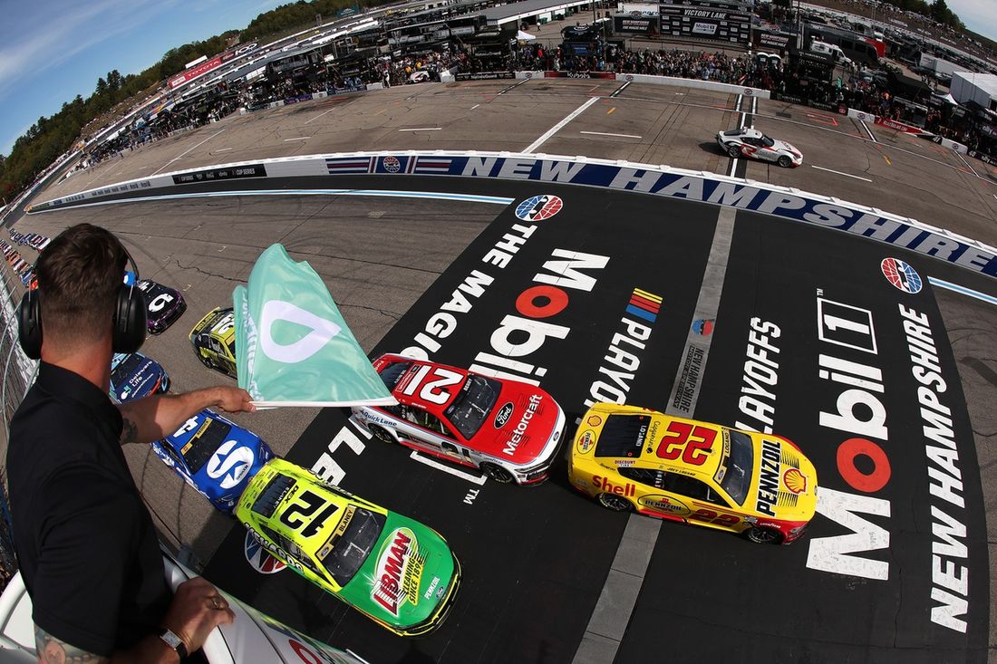 Joey Logano, Team Penske Ford, Josh Berry, Wood Brothers Racing Ford, Ryan Blaney, Team Penske Ford