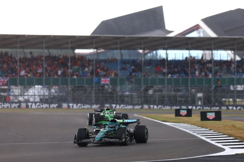Nico Hulkenberg, Sauber, Lance Stroll, Aston Martin Racing