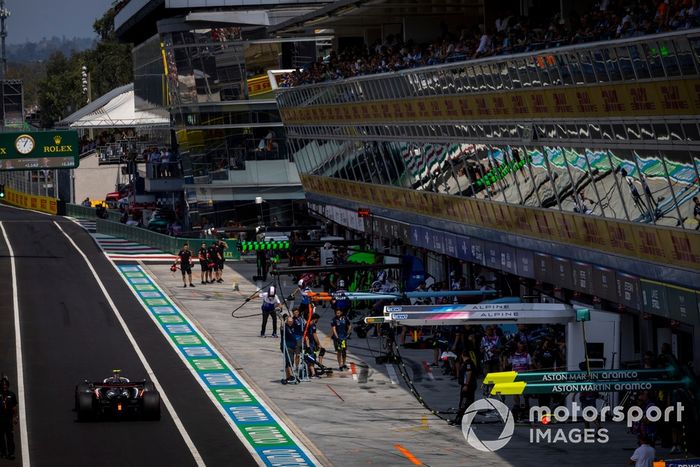 Nico Hulkenberg, Haas VF-24, en boxes