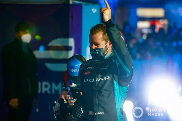 Sam Bird, Panasonic Jaguar Racing, celebra su victoria