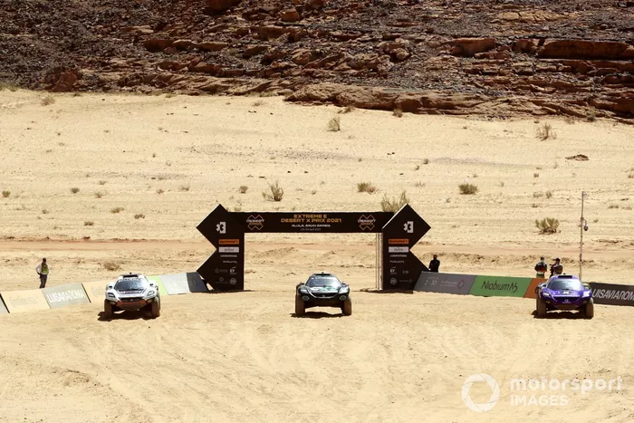 Catie Munnings, Timmy Hansen, Andretti United Extreme E, Molly Taylor, Johan Kristoffersson, Rosberg X Racing, and Cristina Gutierrez, Sebastien Loeb, X44, pronti per la partenza