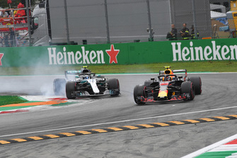 Valtteri Bottas, Mercedes AMG F1 W09 and Max Verstappen, Red Bull Racing RB14 battle