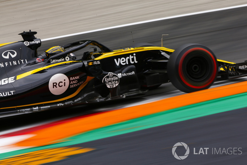 20: Nico Hulkenberg, Renault Sport F1 Team RS 18, (back of grid start)