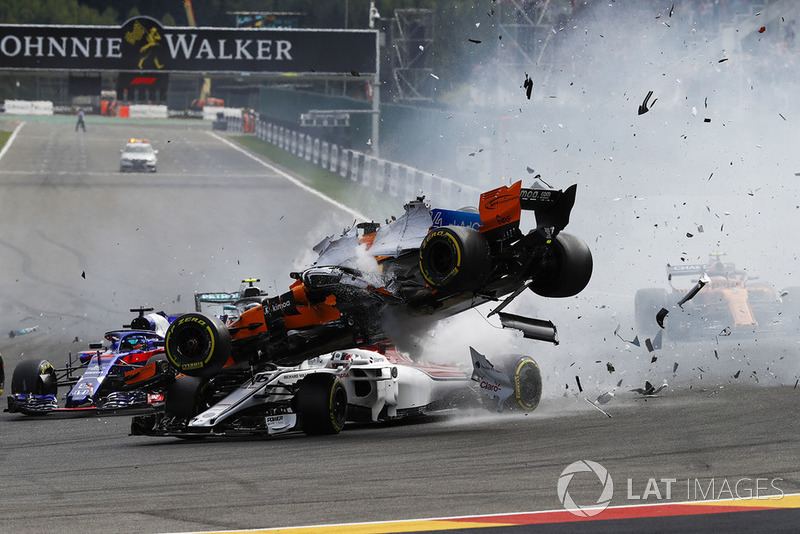 Atropelado pelo carro de Fernando Alonso, Charles Lecrerc abandonou