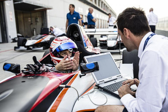 Programa de Evaluación de FIA Mujeres Piloto