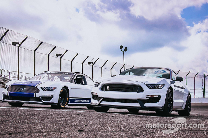 2019 Monster Energy NASCAR Cup Series Mustang