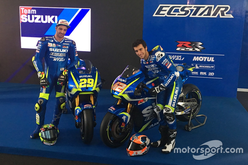 Andrea Iannone y Alex Rins con la Suzuki MotoGP 2017