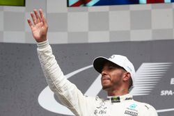 Podium: ganador, Lewis Hamilton, Mercedes AMG F1