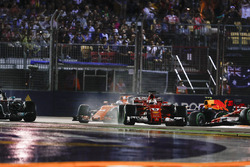 Sebastian Vettel, Ferrari SF70H, Lewis Hamilton, Mercedes AMG F1 W08, Fernando Alonso, McLaren MCL32