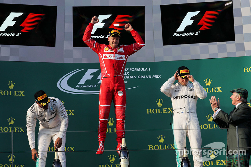 Подіум: переможець гонки Себастьян Феттель, Ferrari, другий призер Льюіс Хемілтон, Mercedes AMG F1, третій призер Валттері Боттас, Mercedes AMG F1