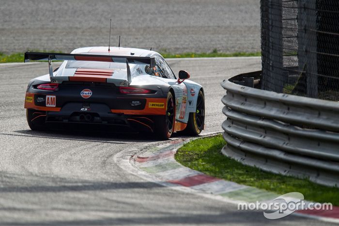 #86 Gulf Racing Porsche 911 RSR: Michael Wainwright, Ben Barker, Nick Foster