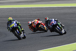 Валентино Россі, Yamaha Factory Racing випереджає Хорхе Лоренсо, Yamaha Factory Racing