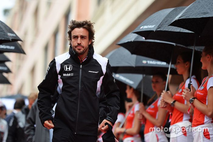 Fernando Alonso, McLaren en el desfile de pilotos