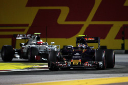 Карлос Сайнс-мол., Scuderia Toro Rosso STR11