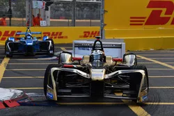 Andre Lotterer, Techeetah, devant Nicolas Prost, Renault e.Dams