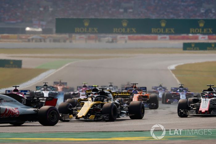 Kevin Magnussen, Haas F1 Team VF-18, Nico Hulkenberg, Renault Sport F1 Team R.S. 18, Romain Grosjean, Haas F1 Team VF-18, Sergio Perez, Force India VJM11, Fernando Alonso, McLaren MCL33