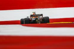 Max Verstappen, Red Bull Racing RB14 sparks