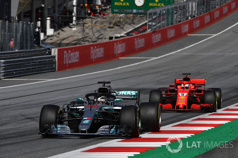 Lewis Hamilton, Mercedes-AMG F1 W09 leads Sebastian Vettel, Ferrari SF71H