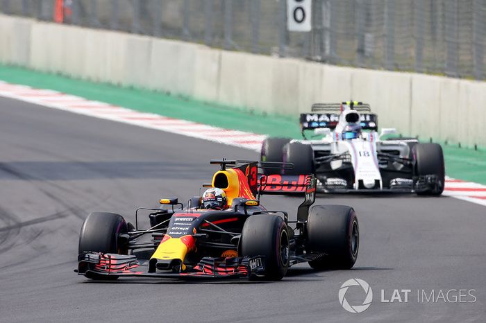 Daniel Ricciardo, Red Bull Racing RB13, Lance Stroll, Williams FW40