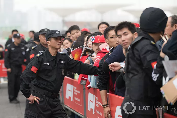 Dias depois, a F1 adiou o GP da China. No momento, então buscando uma data alternativa mais próximo do fim da temporada, mas o calendário já apertado torna essa uma busca difícil