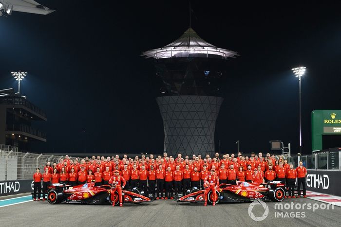 Carlos Sainz, Scuderia Ferrari, Charles Leclerc, Scuderia Ferrari, foto de equipo