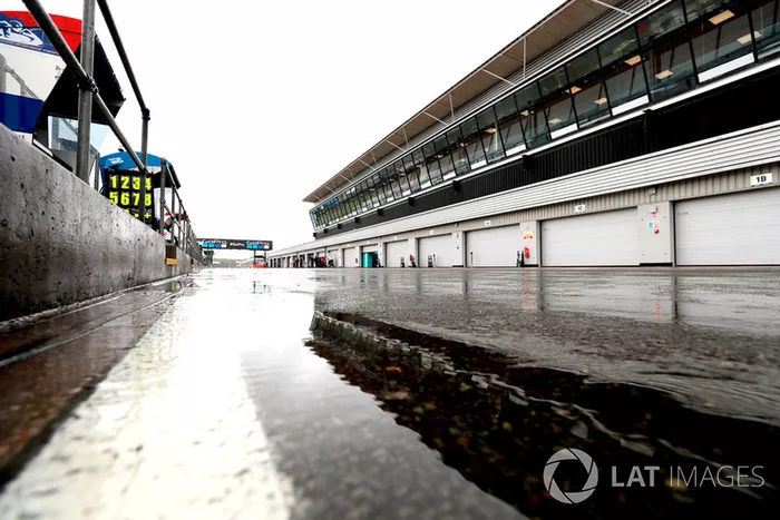 Silverstone mojado