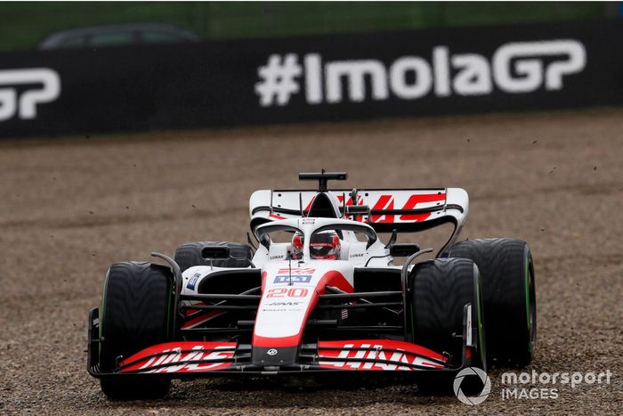 Kevin Magnussen, Haas VF-22, in the gravel