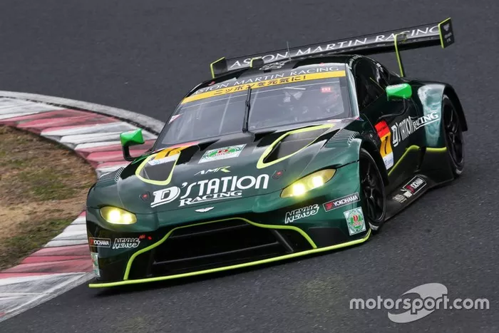 #7 D'station Aston Martin Vantage GT3: Tomonobu Fujii, Joao Paulo de Oliveira
