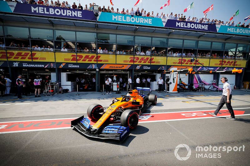 Carlos Sainz Jr., McLaren MCL34, leaves the garage
