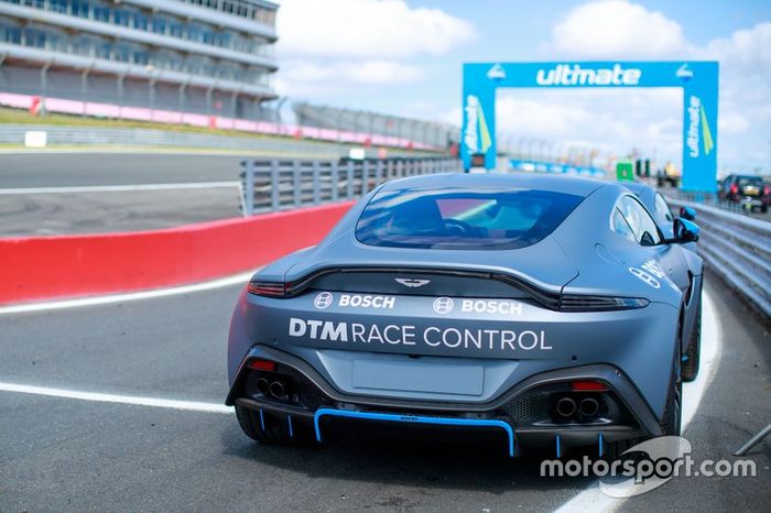 Coche de control de carrera Aston Martin