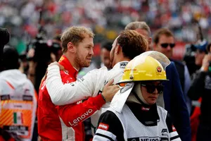 Sebastian Vettel, Ferrari ve 2018 F1 Dünya Şampiyonu Lewis Hamilton, Mercedes AMG F1