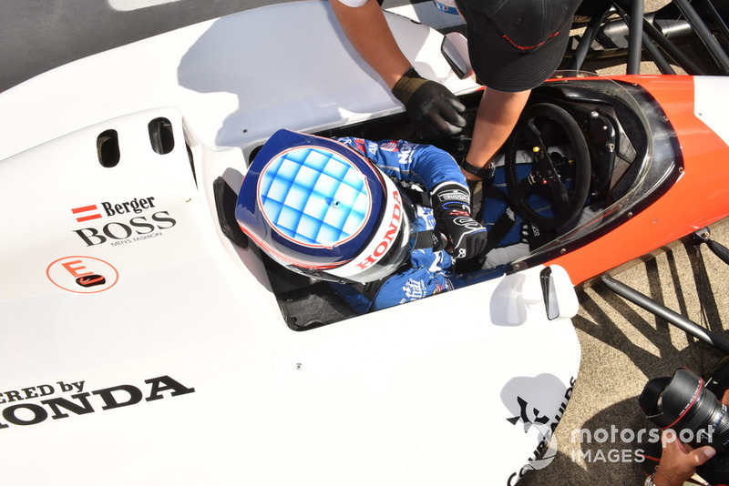 Takuma Sato, McLaren Honda MP4-7A lors des Legends F1 30th Anniversary Lap Demonstration
