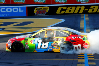 Kyle Busch, Joe Gibbs Racing, Toyota Camry M&M's celebrates his win with a burnout
