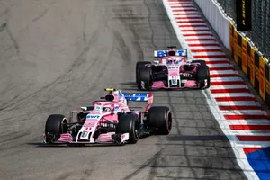 Esteban Ocon, Racing Point Force India VJM11, voor Sergio Perez, Racing Point Force India VJM11