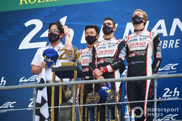 Podio: ganadores #8 Toyota Gazoo Racing Toyota TS050: Sebastien Buemi, Kazuki Nakajima, Brendon Hartley