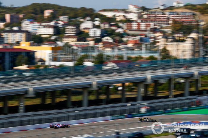 Daniel Ricciardo, Renault F1 Team R.S.20, Sergio Pérez, Racing Point RP20