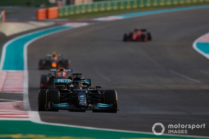 Lewis Hamilton, Mercedes W12, Max Verstappen, Red Bull Racing RB16B, Sergio Pérez, Red Bull Racing RB16B