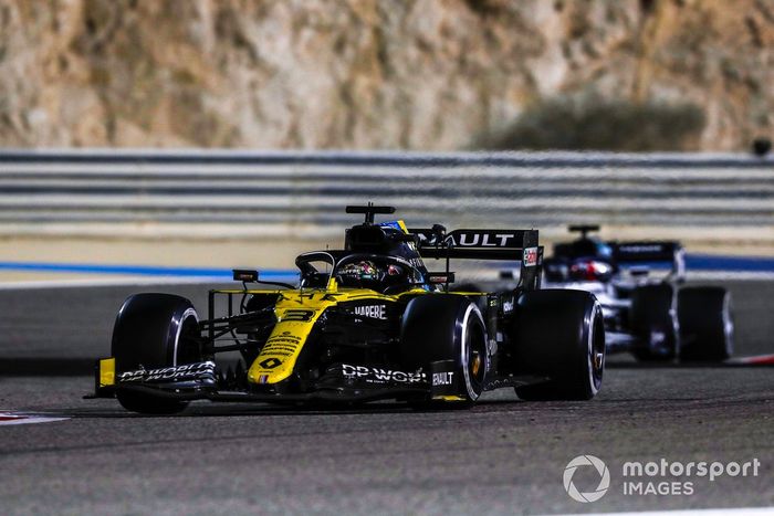 Daniel Ricciardo, Renault F1 Team R.S.20, Daniil Kvyat, AlphaTauri AT01