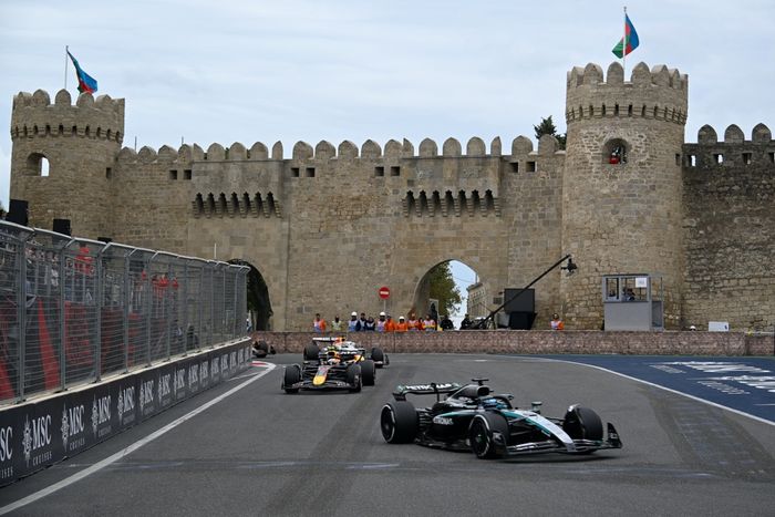 George Russell, Mercedes, Yuki Tsunoda, Red Bull Racing Team