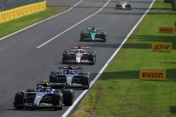 Esteban Ocon, Haas F1 Team, Carlos Sainz, Williams, Alexander Albon, Williams