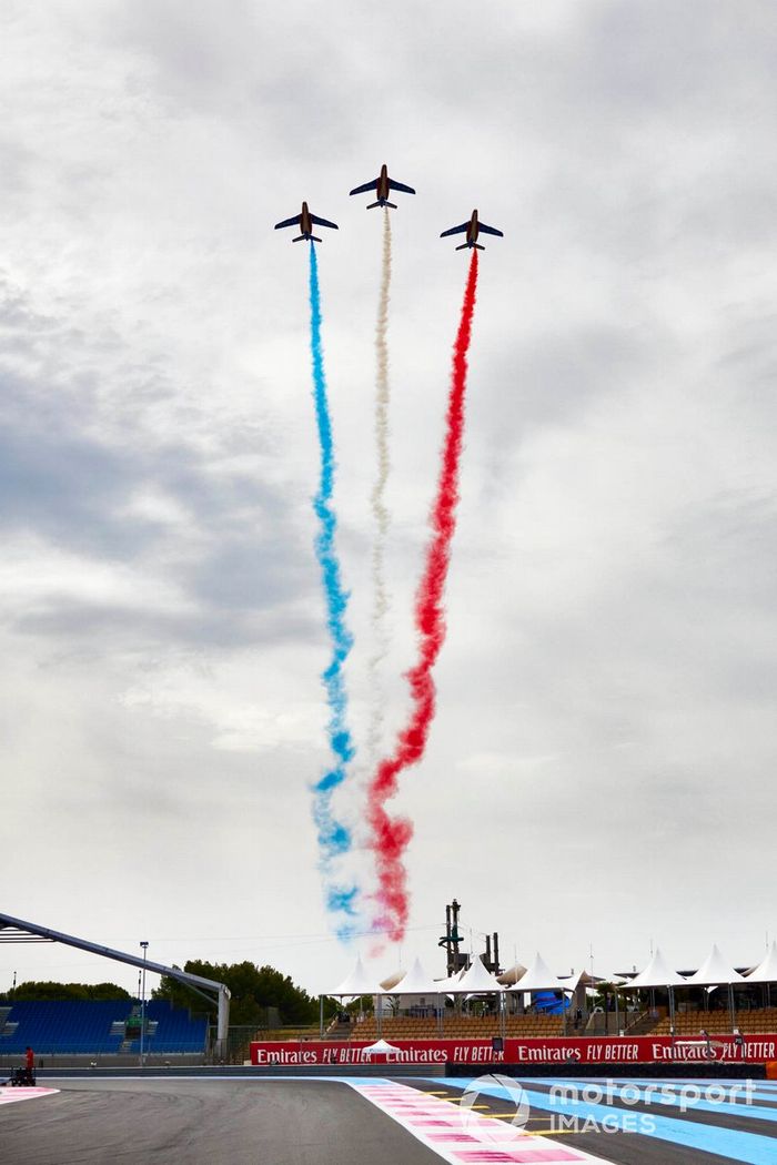 Aviones jets Alpha del equipo de exhibición Armee de l'Air et Espace La Patrouille de France 