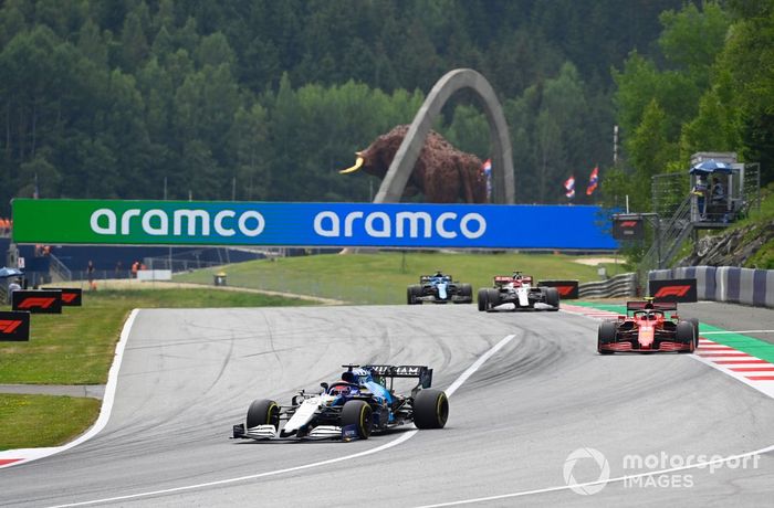 George Russell, Williams FW43B, Carlos Sainz Jr., Ferrari SF21, Kimi Raikkonen, Alfa Romeo Racing C41
