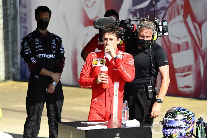 Charles Leclerc, Ferrari, 2ª posición, en Parc Ferme