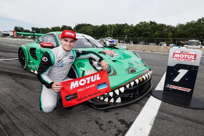 #77 AO Racing Porsche 911: Nick Tandy, Harry King, Klaus Bachler