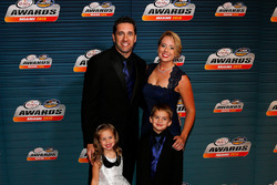 Elliott Sadler, JR Motorsports Chevrolet con su familia